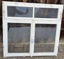 Altes historisches Holzfenster