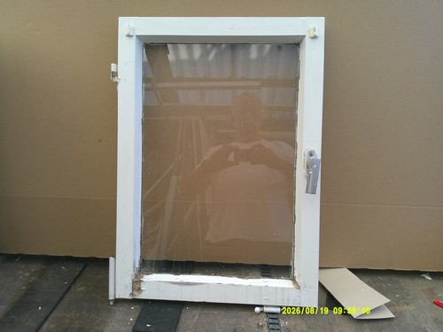 Kleines weißes holzfenster - kleines,