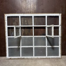 Altes großes Sprossenfenster