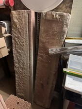 2 alte Sandsteinfensterbänke