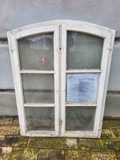 altes Holzfenster mit Rahmen